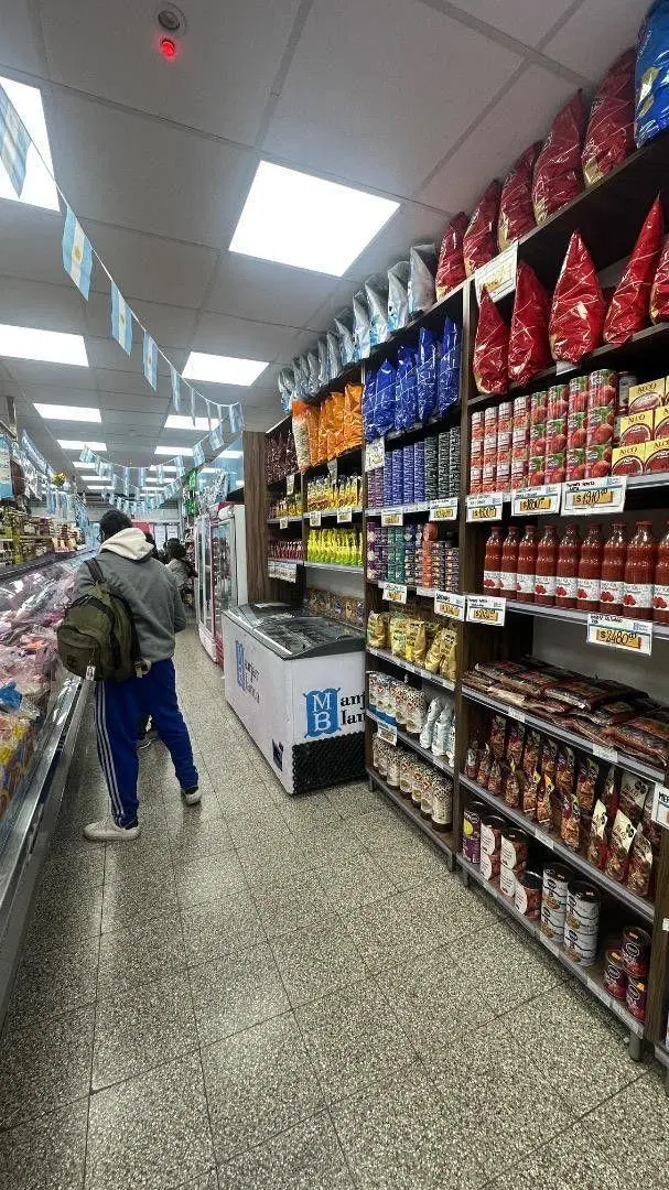 VENTA LOCAL EN LINIERS EN PLENO FOCO COMERCIAL 2