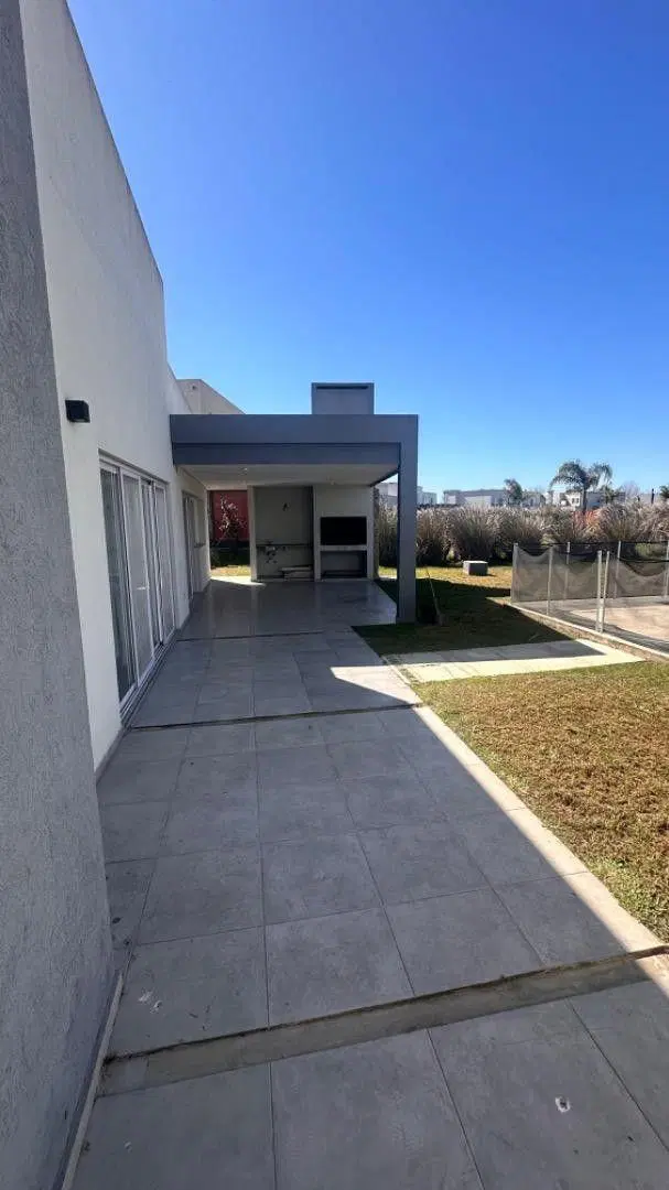 CASA 3 DORMS EN TERRAVISTA EN LOTE CENTRAL 8