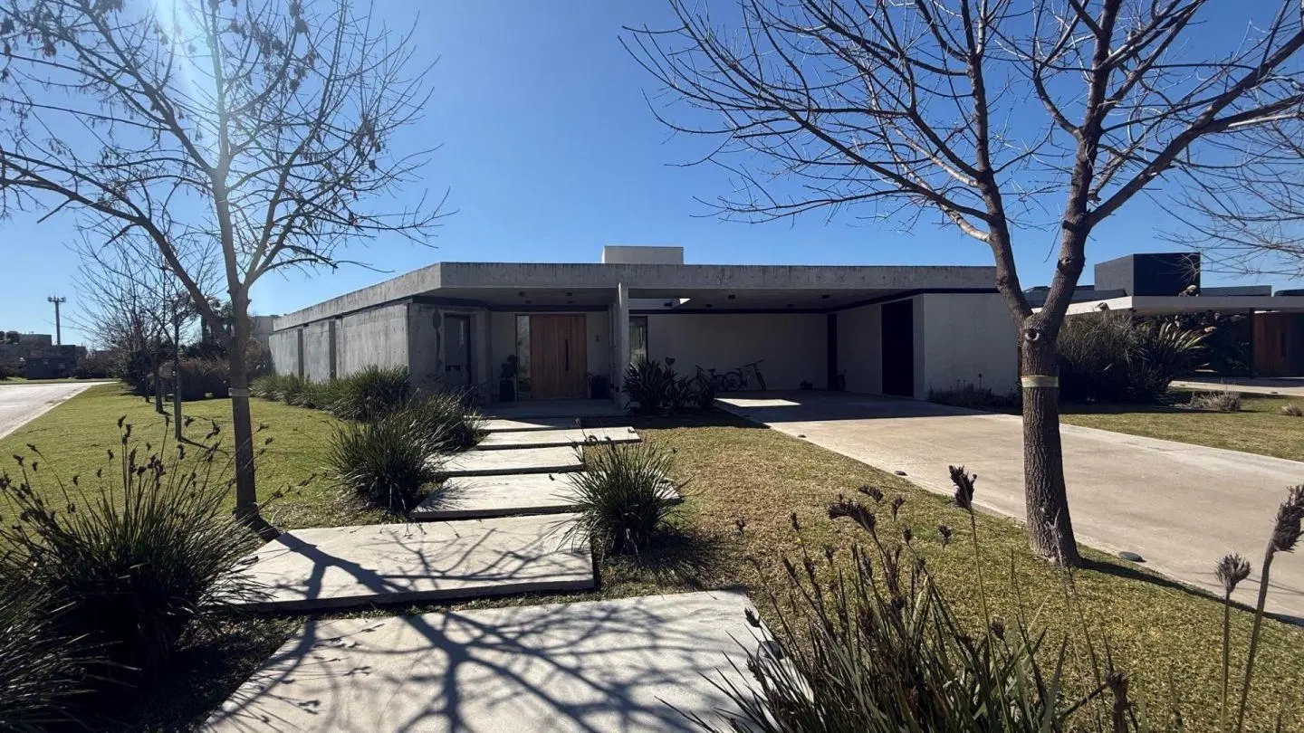 CASA 4 DORMS EN TERRAVISTA - LOTE CENTRAL PERMUTA FINANCIA 2