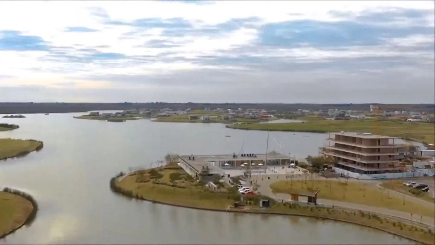 LOTE FONDO AL LAGO PRINCIPAL PUERTOS DEL LAGO BARRIO AMARRAS 3