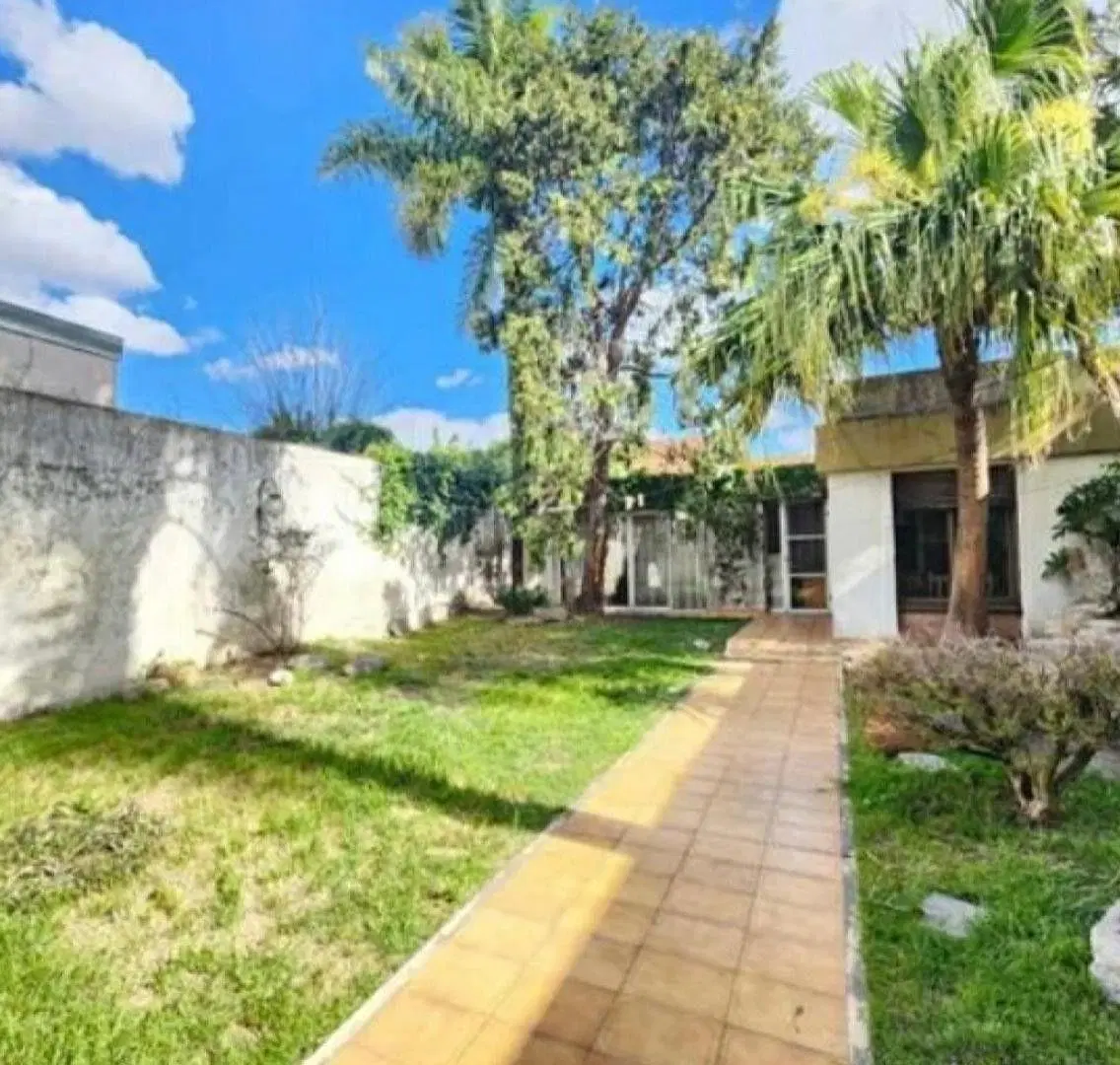 CASA 7 AMB EN CASTELAR NORTE LOTE 355m2 3 COCHERAS PARQUE 2
