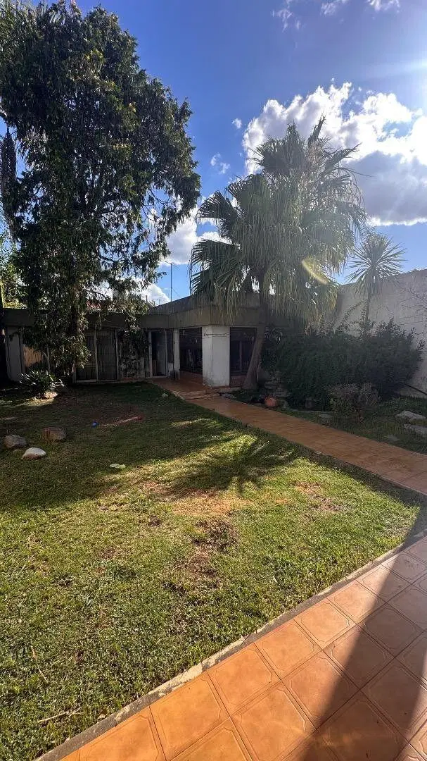 CASA 7 AMB EN CASTELAR NORTE LOTE 355m2 3 COCHERAS PARQUE 4
