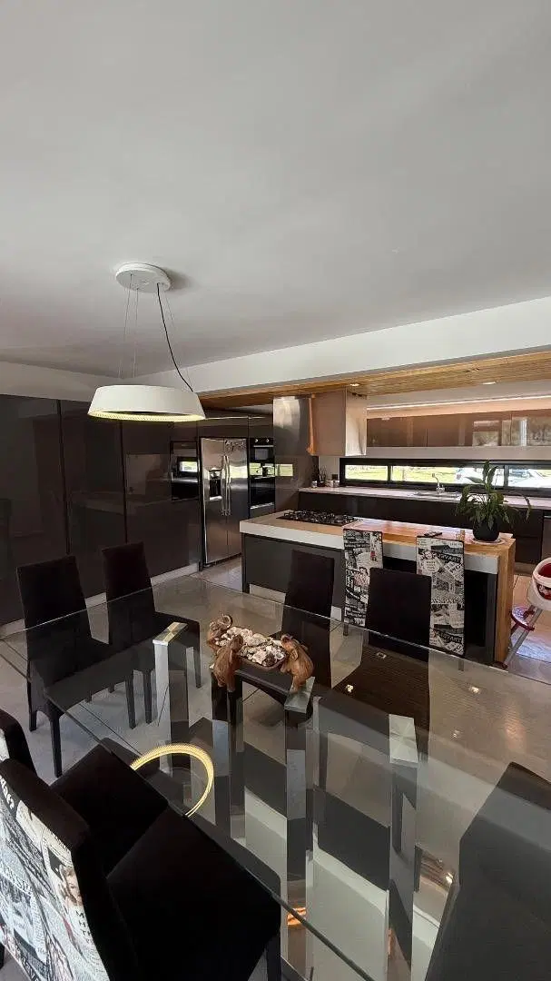 CASA EN VENTA TERRAVISTA 4 DORMS SUPER MODERNA 2 PILETAS PLAYROOM VISTA LAGUNA 2