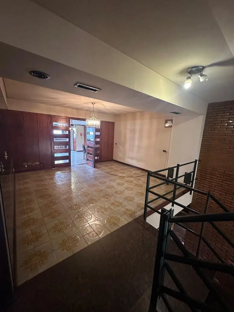 CASA EN VENTA LINIERS 5 AMB CON FONDO VERDE Y QUINCHO 5