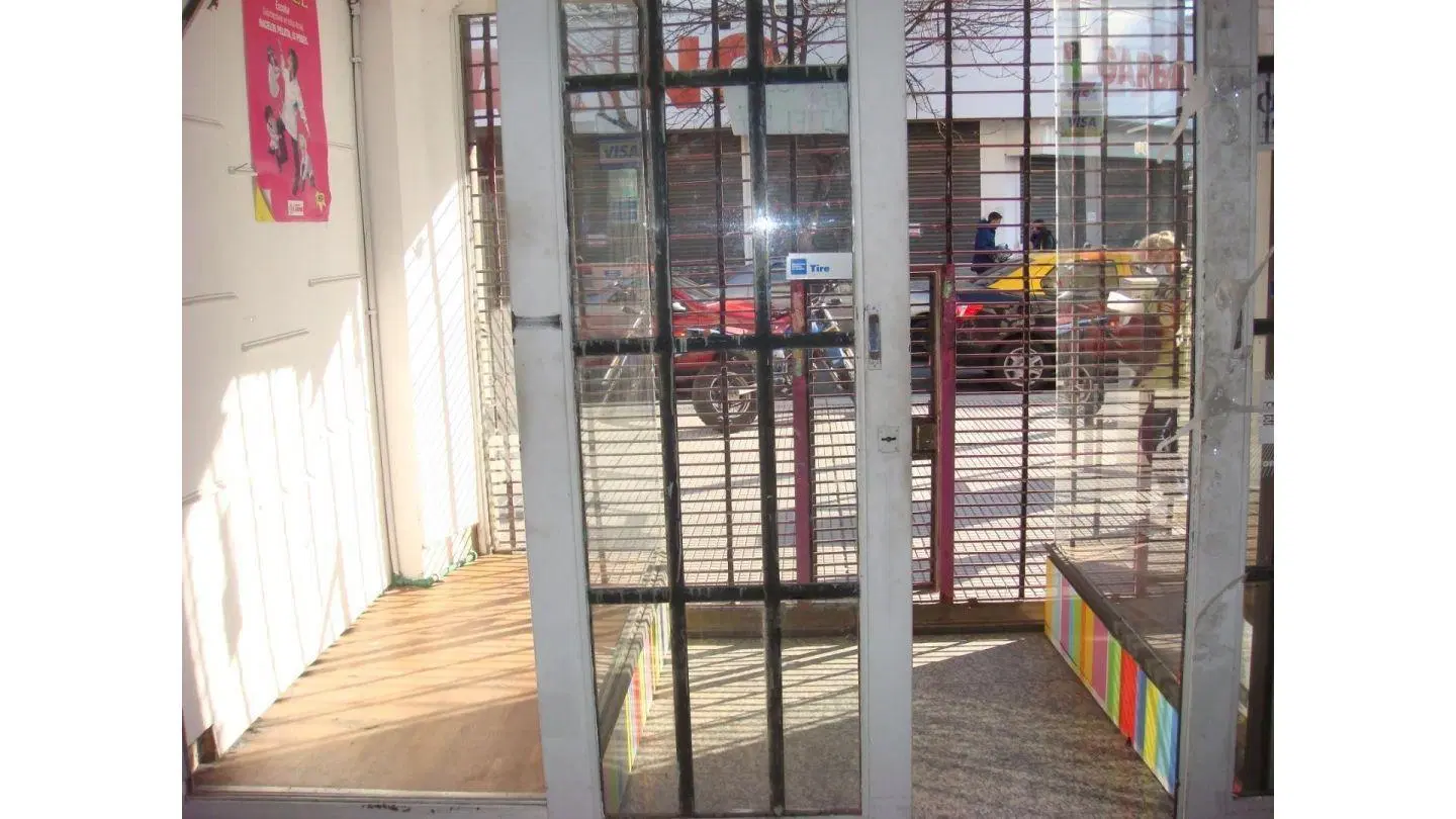 LOCAL EN ALQUILER LINIERS A METROS DE AV RIVADAVIA 4
