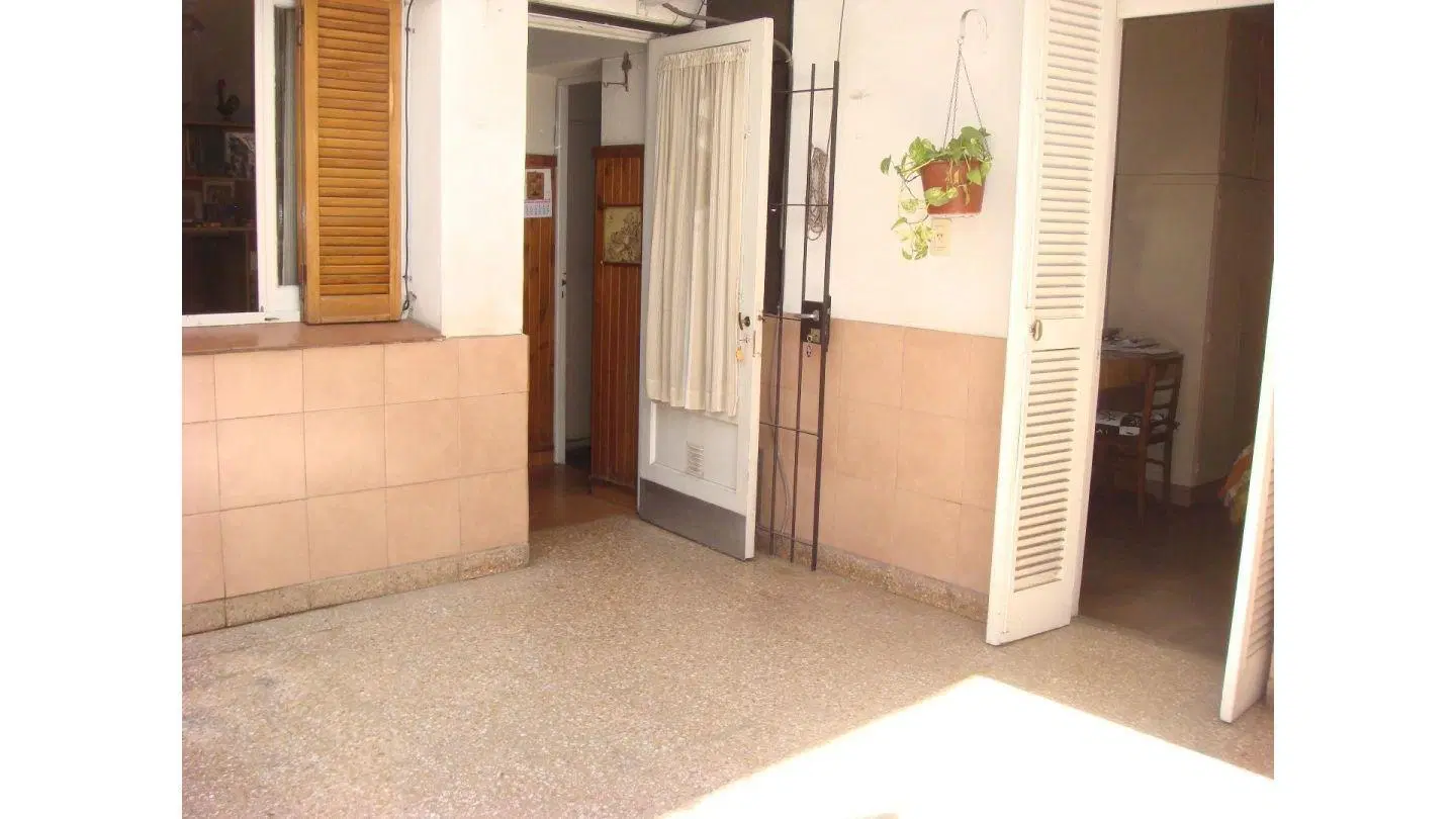 CASA 2 DORMS, PATIO, COCHERA EN LINIERS + 2 DEPTOS P.A. 3