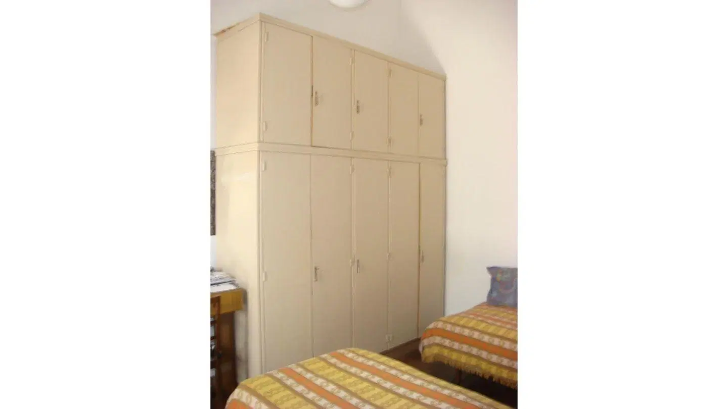 CASA 2 DORMS, PATIO, COCHERA EN LINIERS + 2 DEPTOS P.A. 8