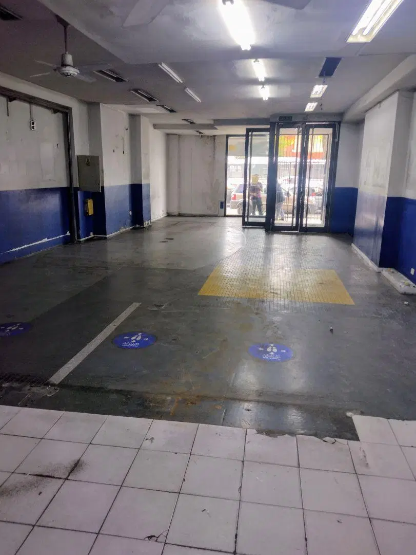 ALQUILER LOCAL EN LINIERS CON DEPOSITO Y SOTANO, APTO VARIOS RUBROS CON DARSENA 2
