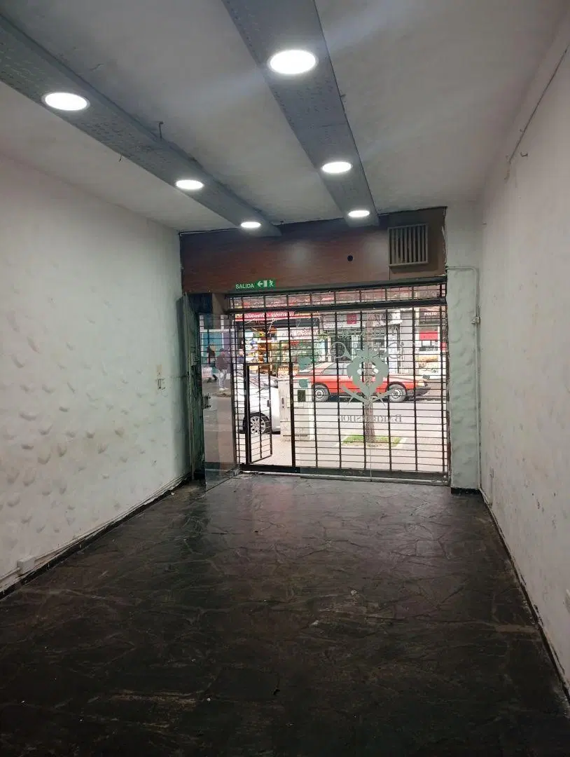 ALQUILER LOCAL EN LINIERS EN CENTRO COMERCIAL 1