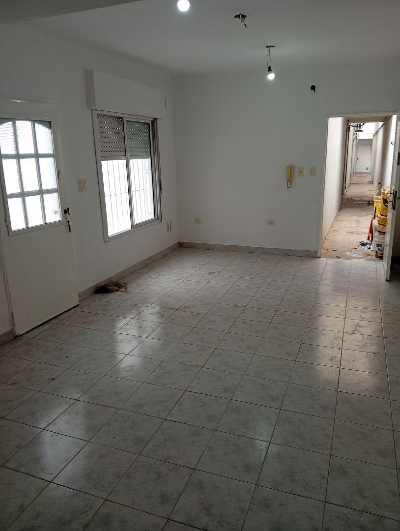Foto de ALQUILER PH 4 AMB EN LINIERS CON PATIO MUY LUMINOSO, imagen 2