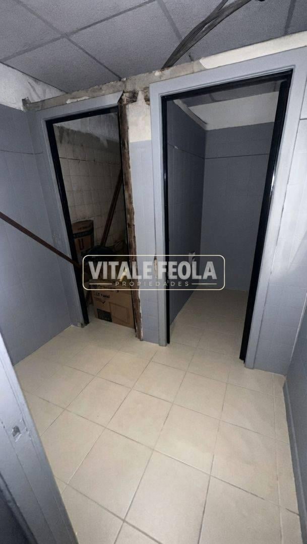 Foto de VENTA LOCAL LINIERS 461m2 2 PLANTAS EN LA MEJOR UBICACION COMERCIAL, imagen 2