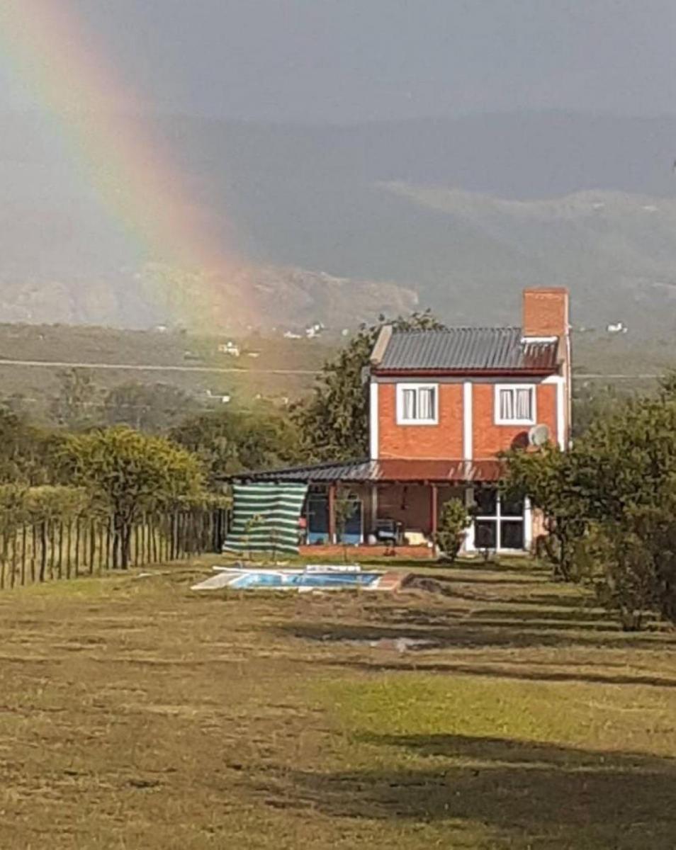 Se Vende Casa en Villa Cura Brochero Gran Terreno 4
