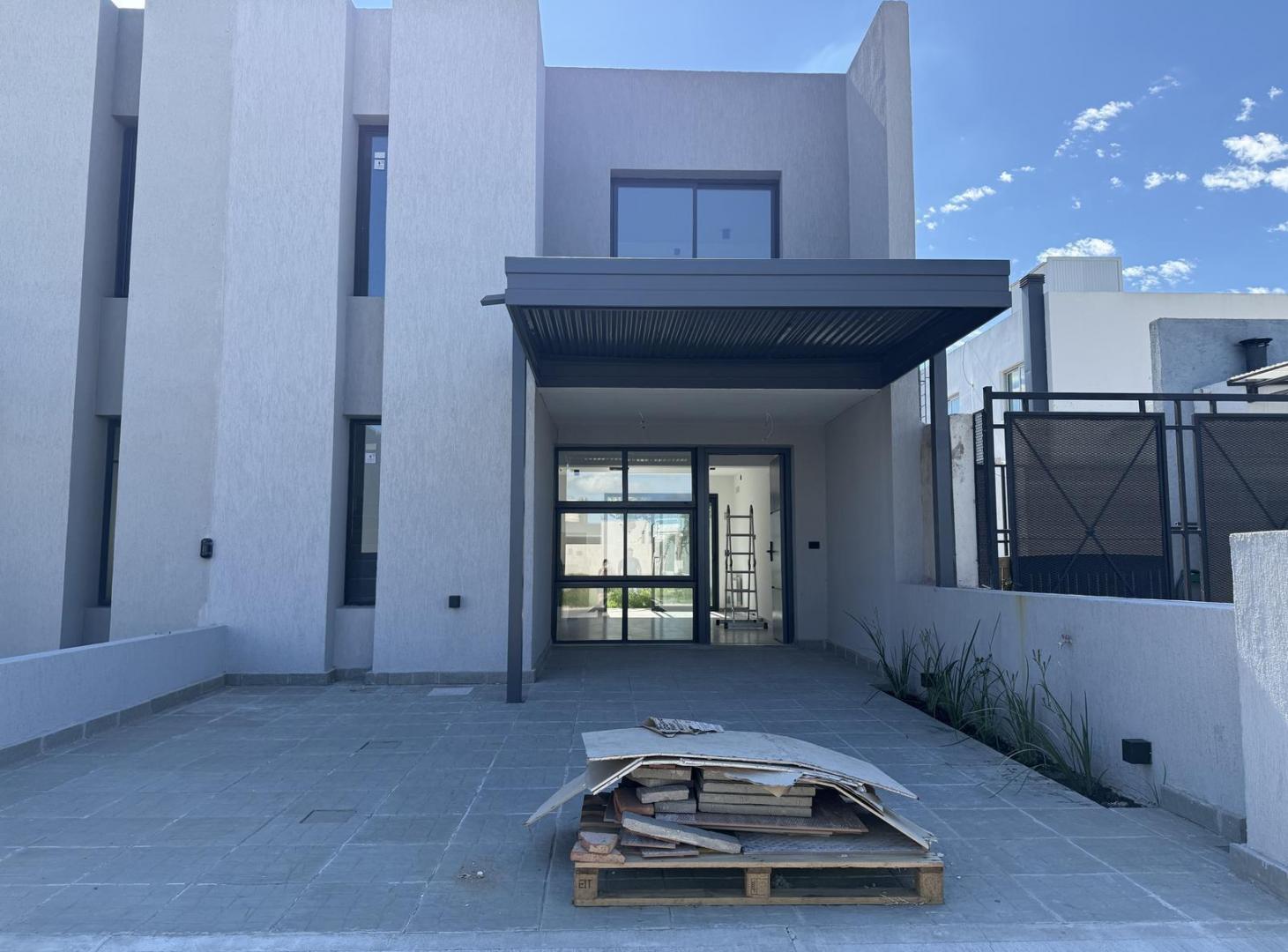 Se vende Duplex 2 dormitorios en Prados de manantiales