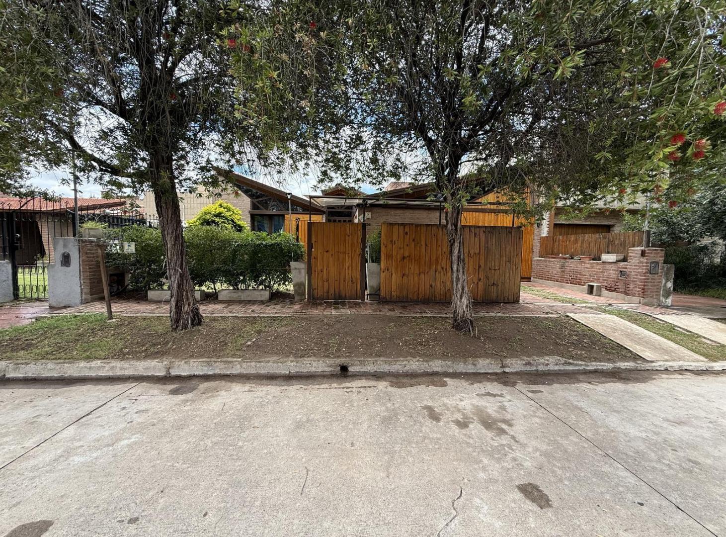 Se vende Casa 3 dormitorios y pileta B Alejandro Centeno