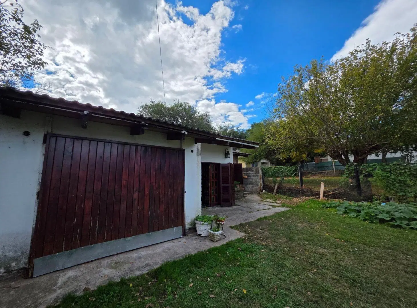 SE VENDE CASA EN CARLOS PAZ B° LA QUINTA-GRAN TERRENO 3