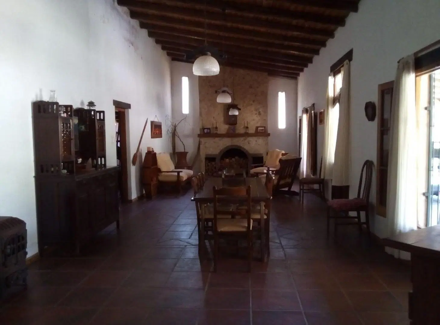 Casa en Villa Rumipal sobre ruta principal de ingreso. 5