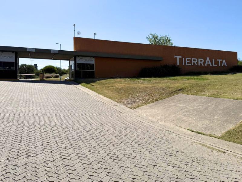 Se vende terreno en Tierra Alta 878 METROS
