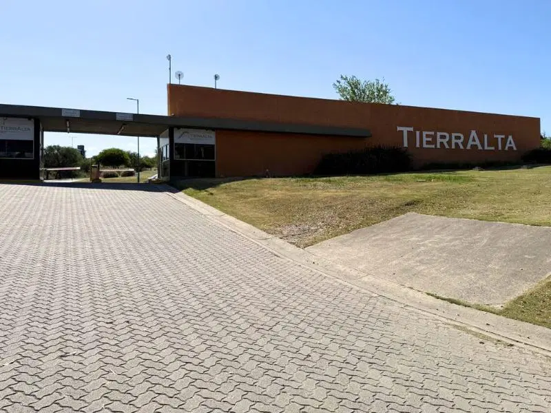 Se vende terreno en Tierra Alta 878 METROS 4