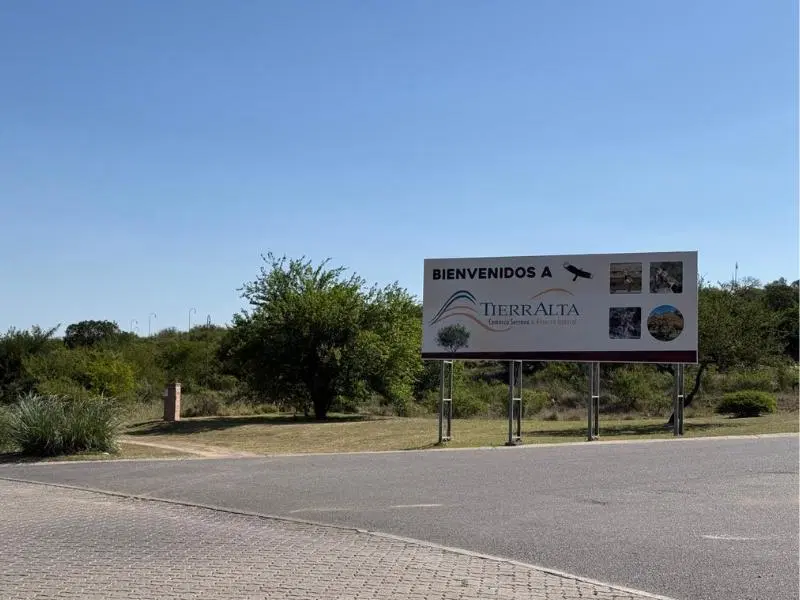 Se vende terreno en Tierra Alta 878 METROS 3