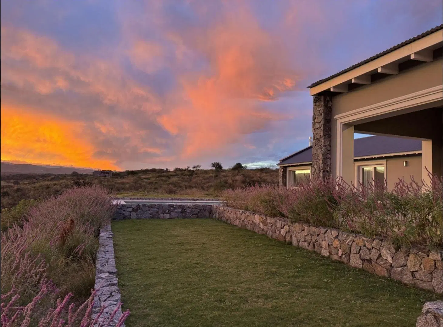 Se vende casa 4 dormitorios - Estancia La Paz - Ascohinga 2
