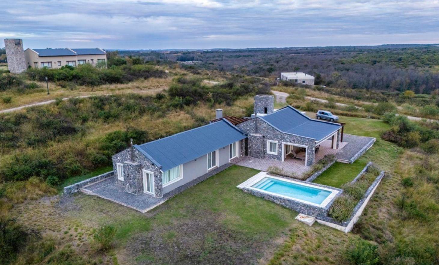 Se vende casa 4 dormitorios - Estancia La Paz - Ascohinga