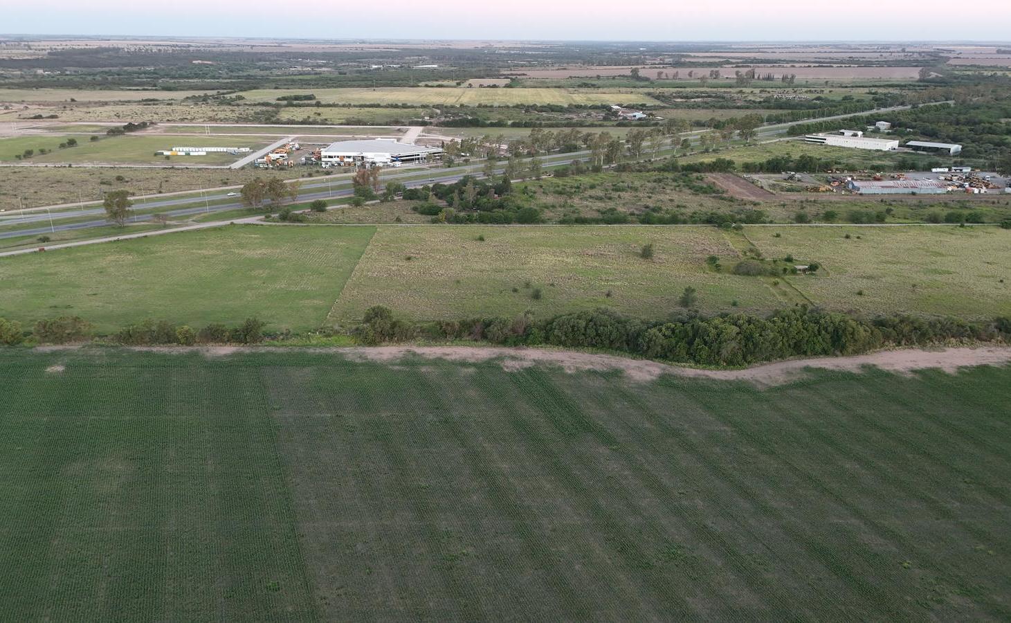 Foto de VENTA LOTE 34.763 m2 SOBRE COLECTORA AUTOPISTA CORDOBA - ROSARIO A 900, imagen 3