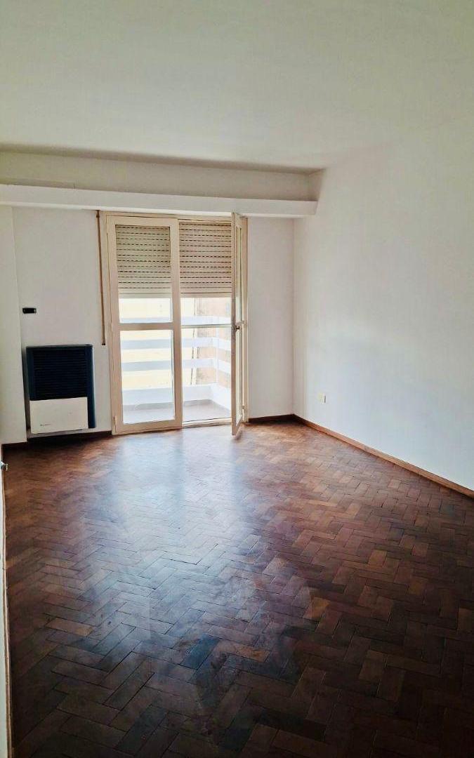 Alquiler dto 1 dormitorio con cochera Maipú y Córdoba