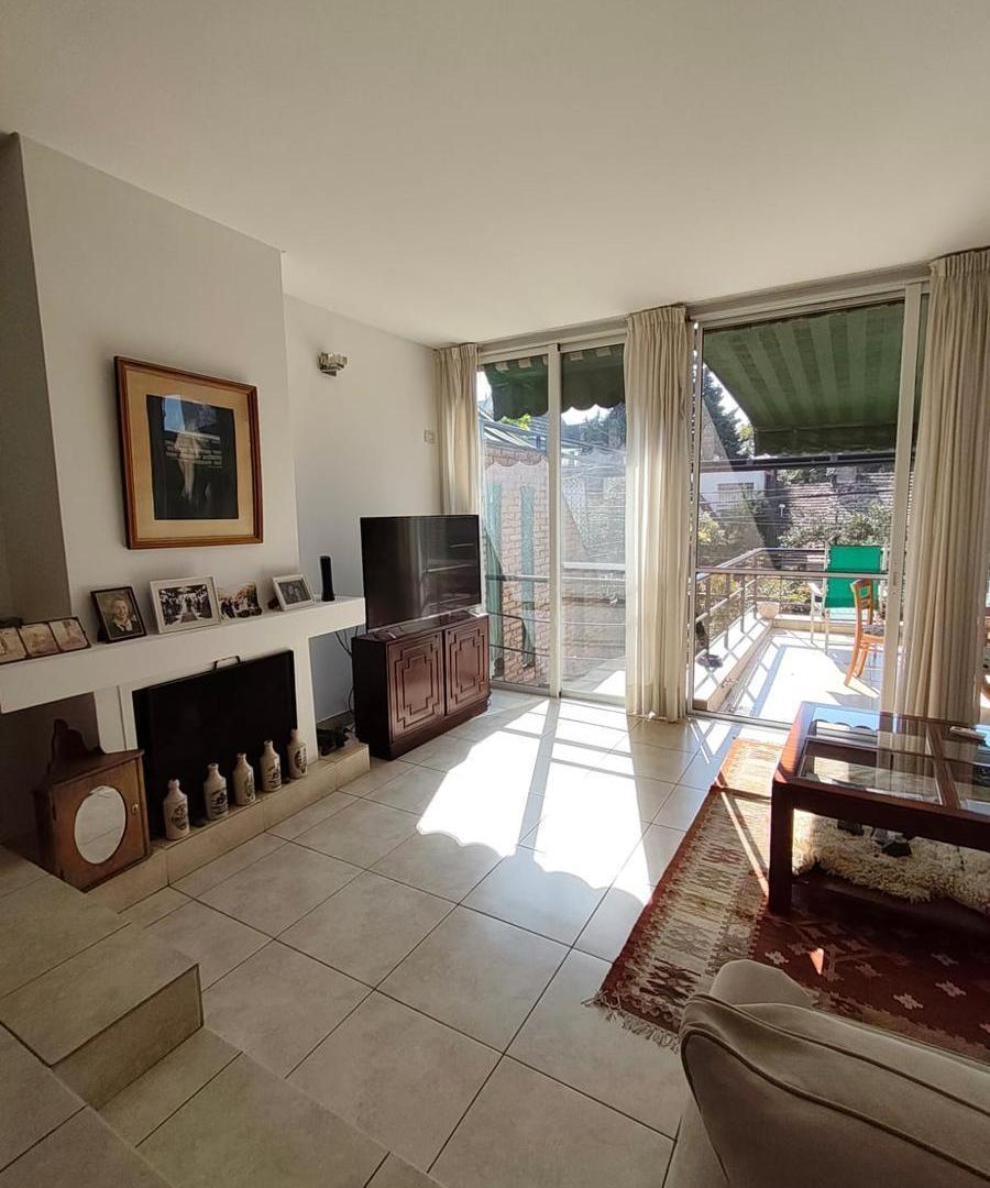 Foto de Departamento Tipo Duplex 3 Ambientes 2 Cocheras Con Terraza y Patio, imagen 2