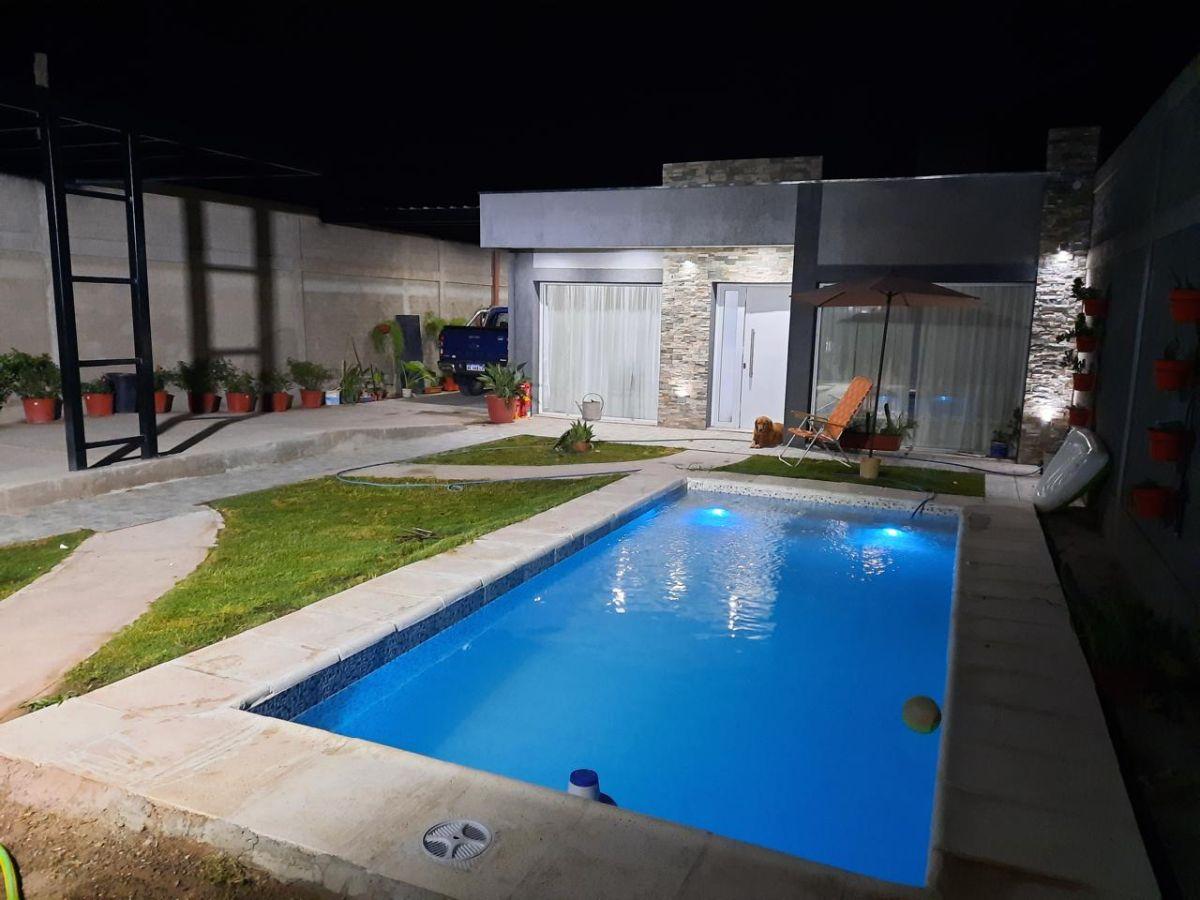 Foto de ¡Oportunidad única!! Venta de moderna casa lista para mudarse 3 Dormitorios con piscina, 260 m, imagen 4
