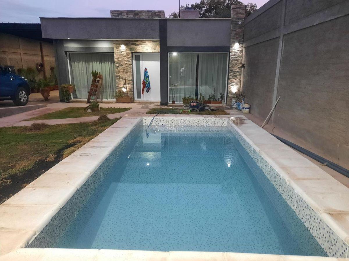 Foto de ¡Oportunidad única!! Venta de moderna casa lista para mudarse 3 Dormitorios con piscina, 260 m, imagen 1
