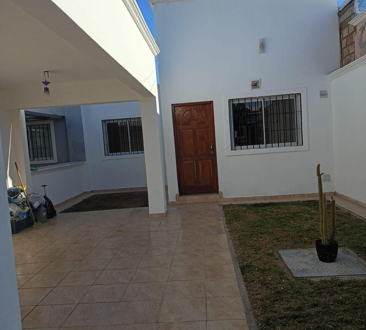 Foto de Alquiler de Casa en Planta Baja en Barrio Privado Las Moras, Guaymallén, imagen 2