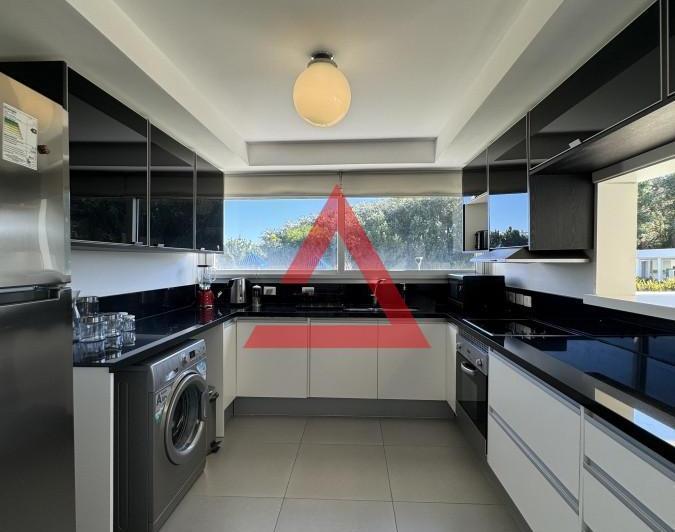 Apartamento en venta de 2 dormitorios en playa Brava, complejo Silente. 2