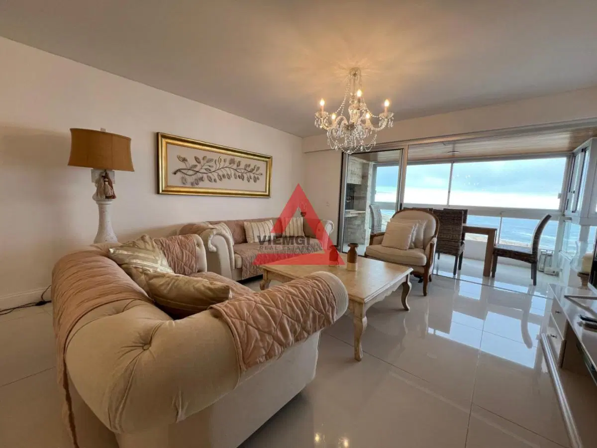 Apartamento 3 dormitorios frente al mar en Mansa, Punta del Este 2