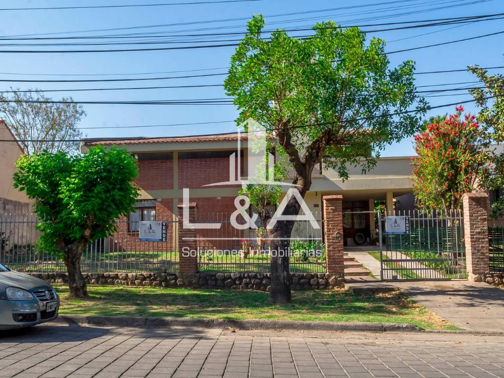 Casa con 950 m² de terreno, 6 dormitorios en venta en Grand Bourg