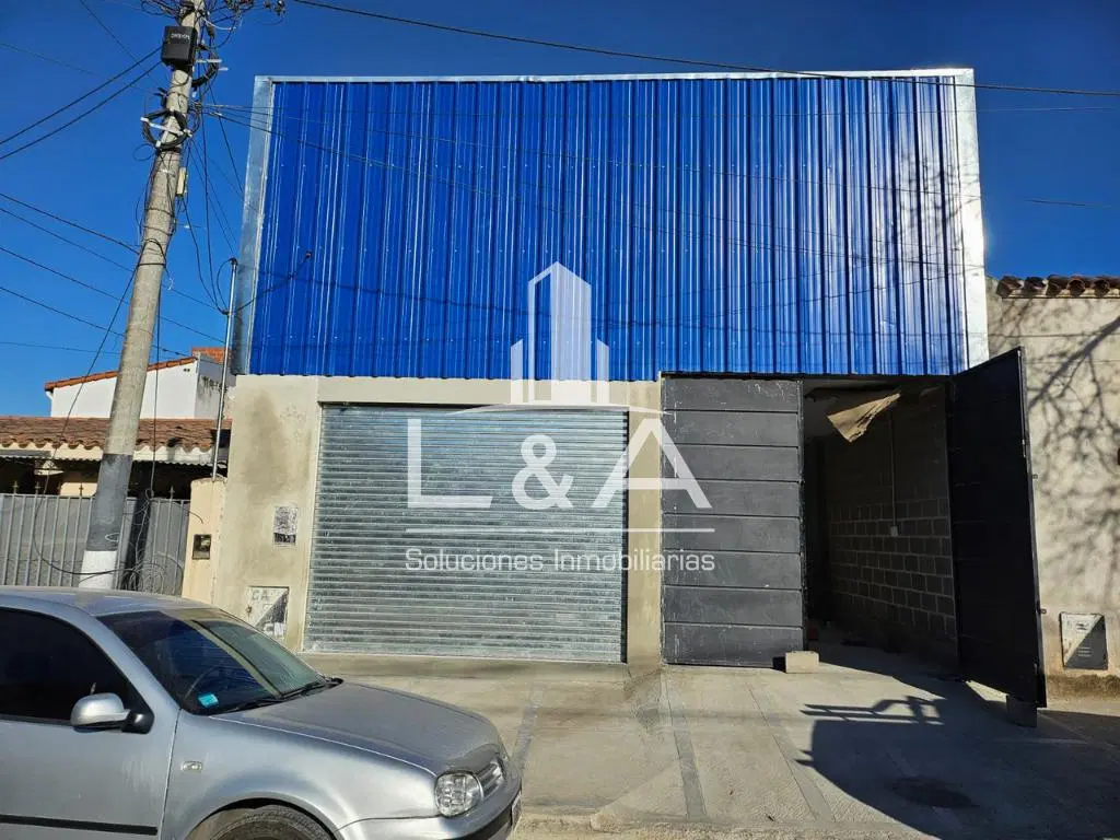 Galpón con salón comercial con 232 m² en alquiler en Salta 2