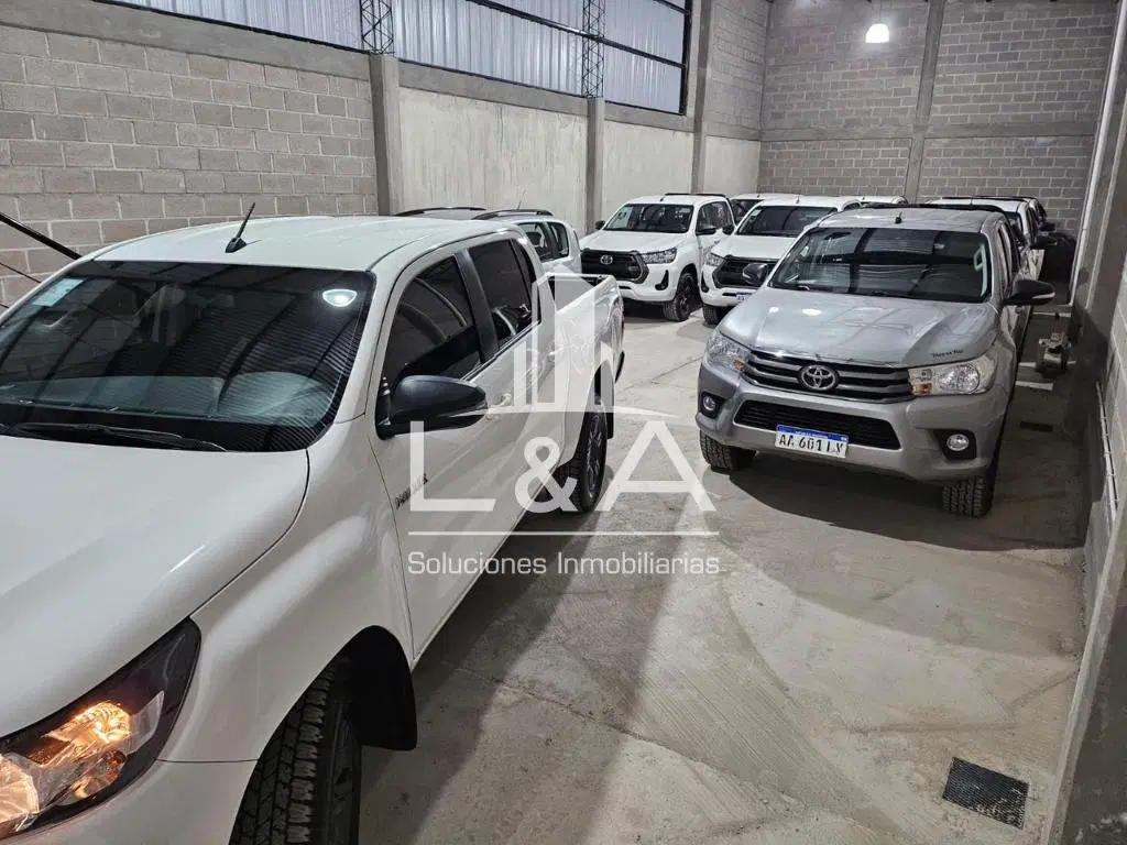 Galpón con salón comercial con 232 m² en alquiler en Salta 4