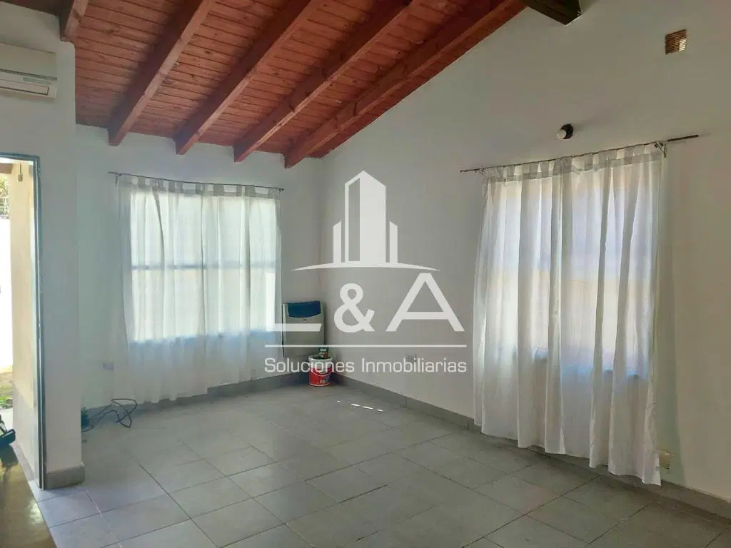 Casa con 2 dormitorios en alquiler en El Huaico 3