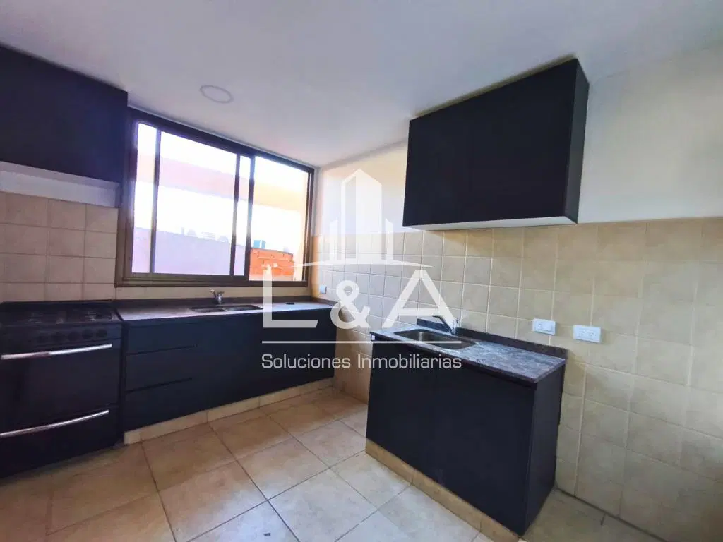 Departamento de 80 m² con 2 dormitorios en alquiler en Centro 4