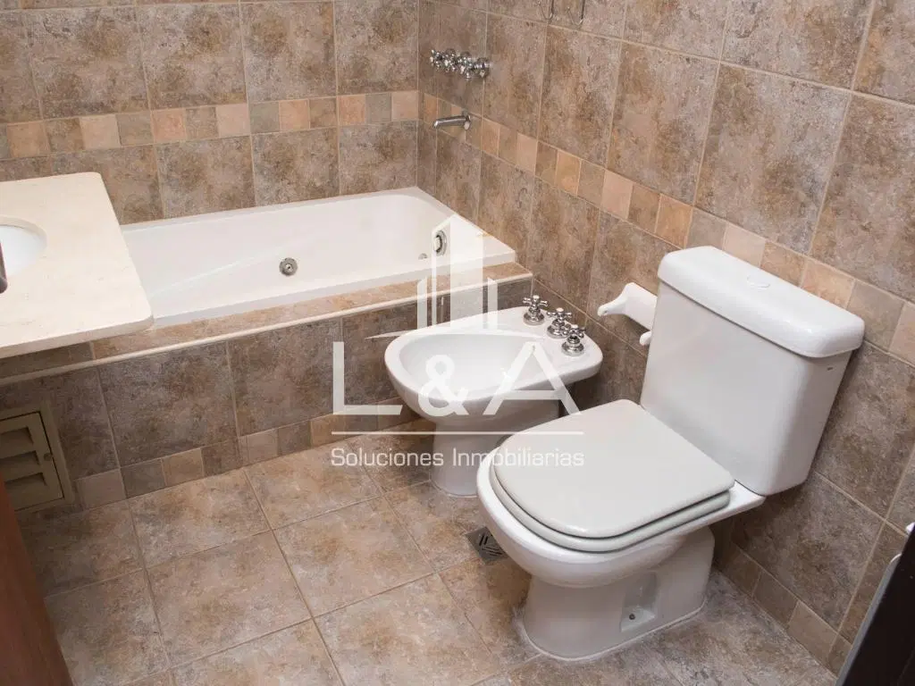 Departamento de 2 dormitorios y cochera en venta en Salta 3