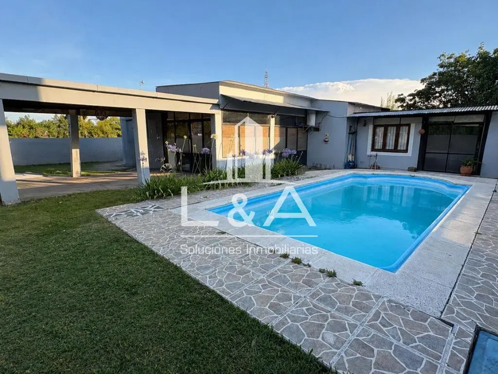 Casa de 170 m² con 5 dormitorios en venta en La Almudena 1