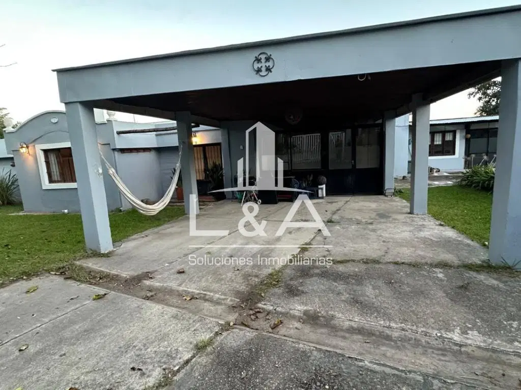 Casa de 170 m² con 5 dormitorios en venta en La Almudena 3
