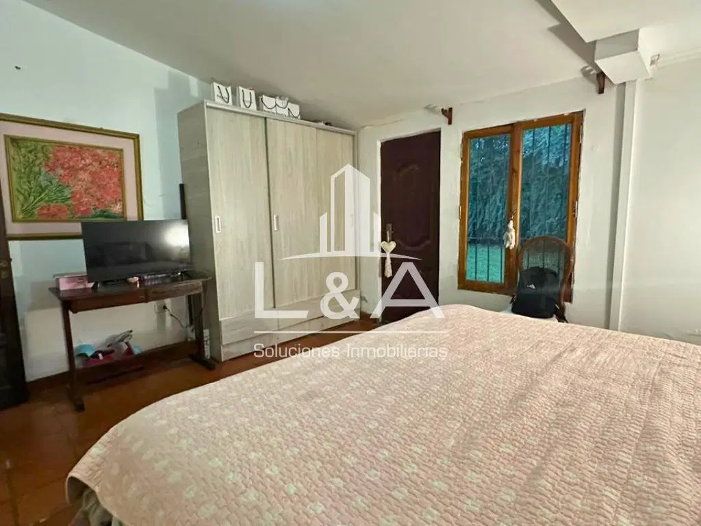 Casa de 170 m² con 5 dormitorios en venta en La Almudena 2