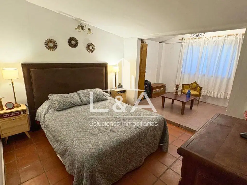 Casa de 170 m² con 5 dormitorios en venta en La Almudena 8