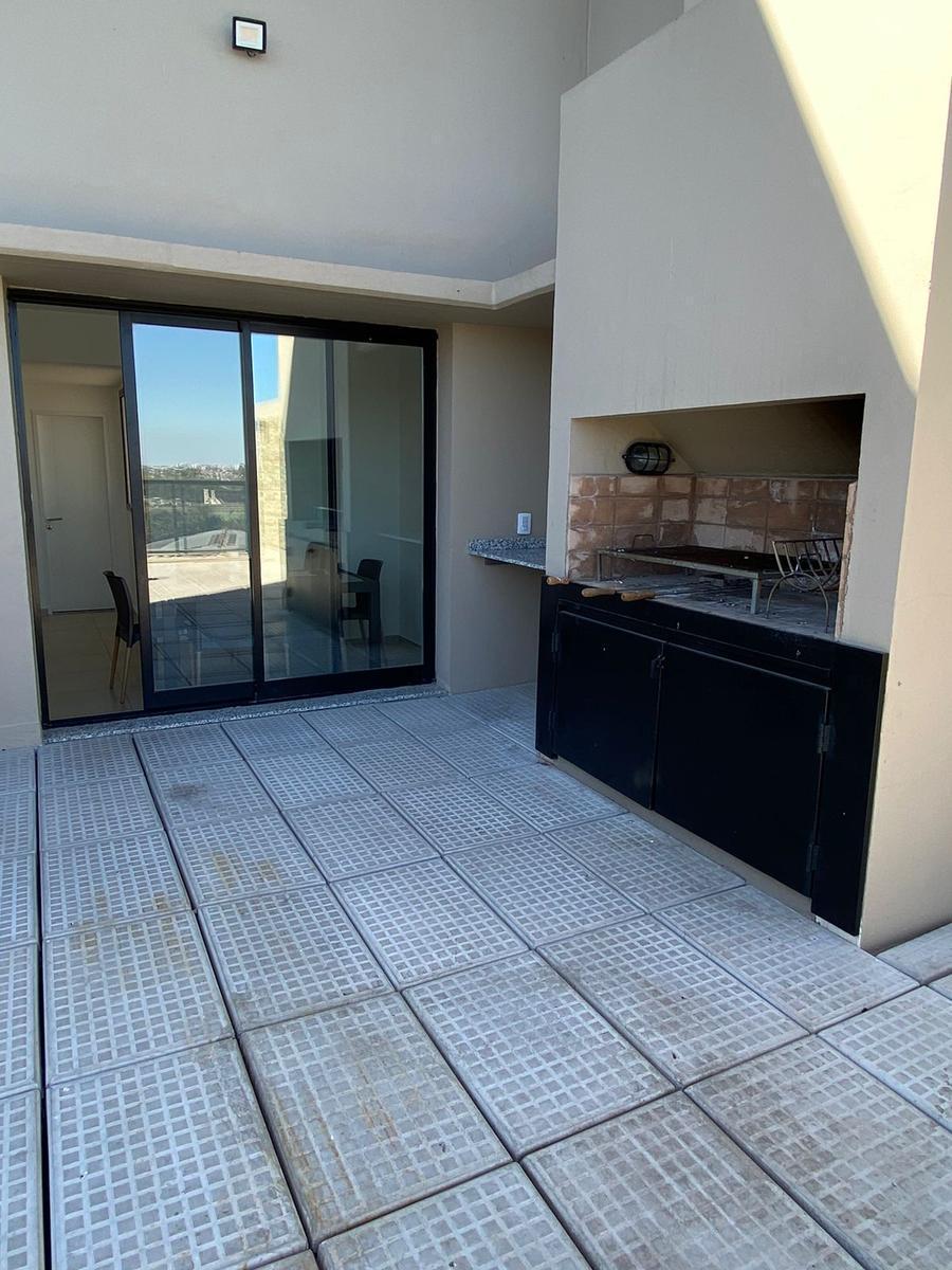 Venta - Depto 3 Dorm. con Patio y Cochera 3