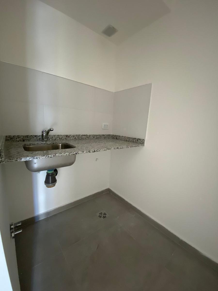 Venta - Depto 3 Dorm. con Patio y Cochera 2