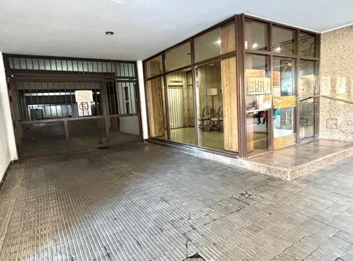 Departamento en venta de 3 dormitorios y patio! 2