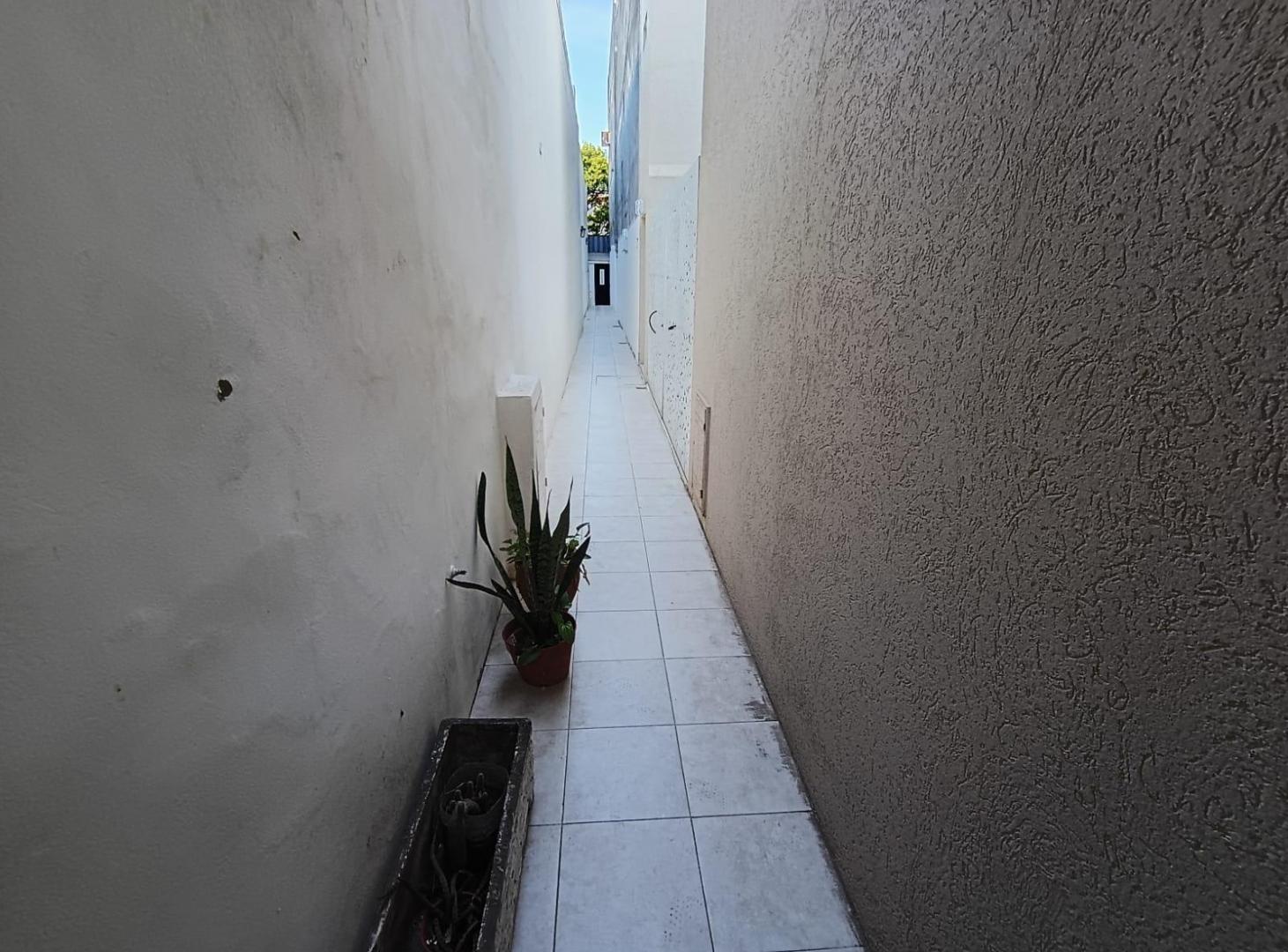VENTA CASA DE PASILLO 2 DORM - OCAMPO AL 800 (NO PH)