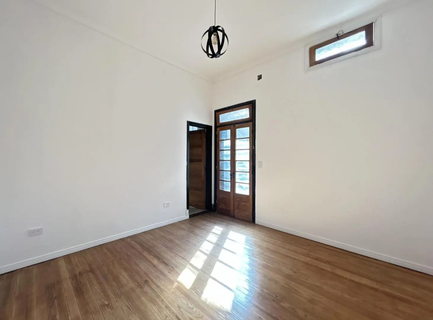 VENTA - Casa de Pasillo - 3 dormitorios - Abasto 3