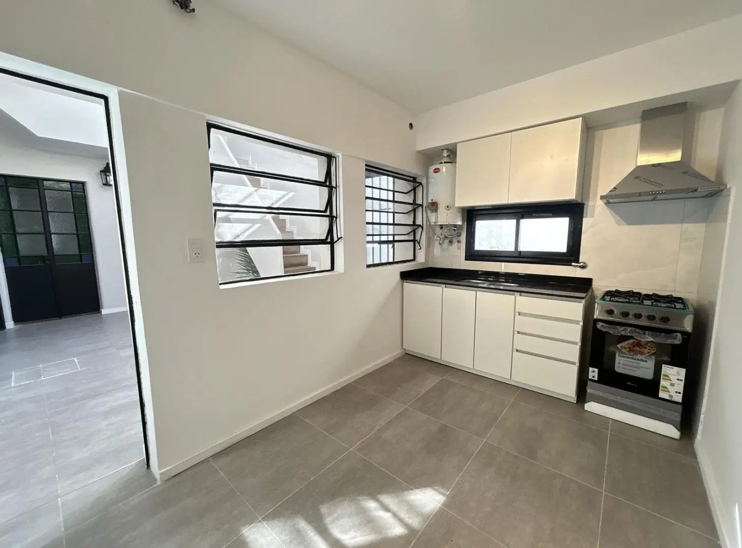 VENTA - Casa de Pasillo - 3 dormitorios - Abasto 4