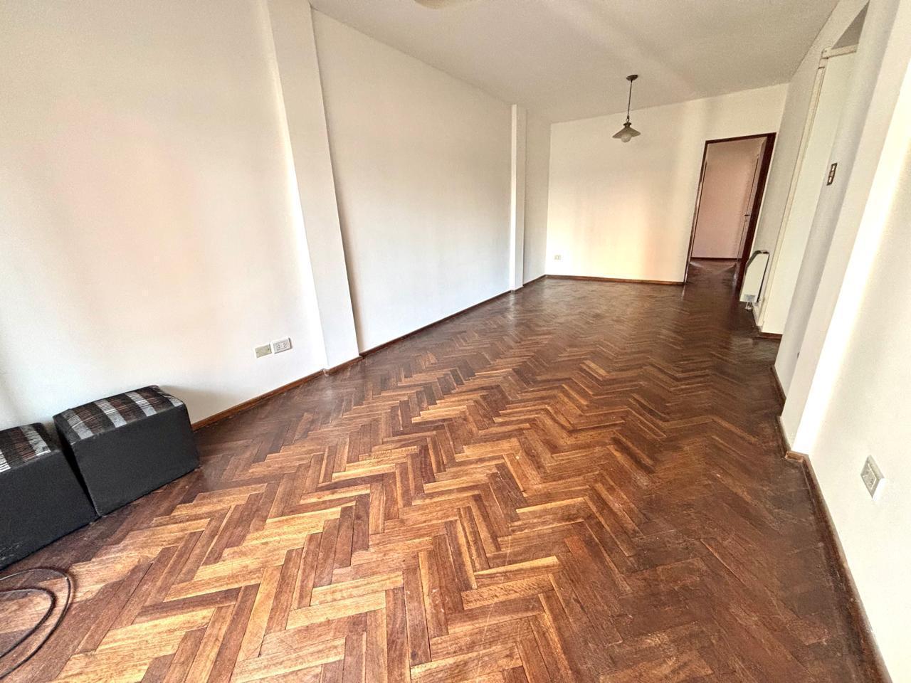 Foto de Venta - Departamento de 2 dormitorios con dos balcones, imagen 2